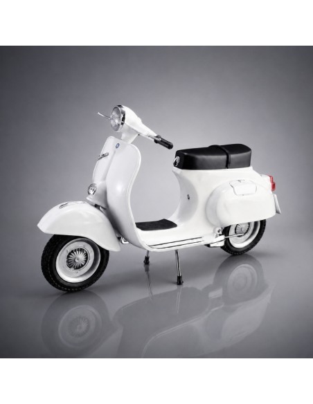 Vespa Primavera 125 blanca 1968 1/9 Italeri